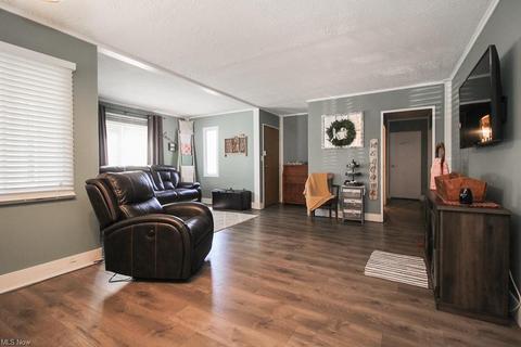 466 Olivet Dr, Elyria, OH 44035 photo 3