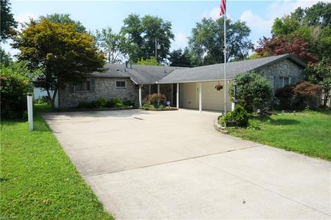 172 Nottingham Dr, Elyria, OH 44035 photo 2