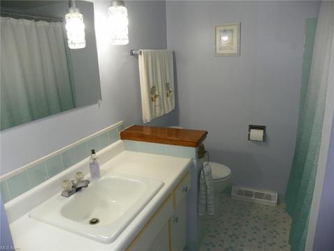 5392 Regency Dr, Parma, OH 44129 photo 16