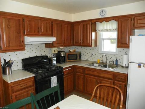 5392 Regency Dr, Parma, OH 44129 photo 7