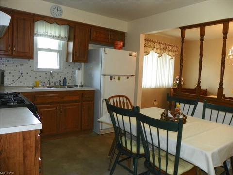 5392 Regency Dr, Parma, OH 44129 photo 8