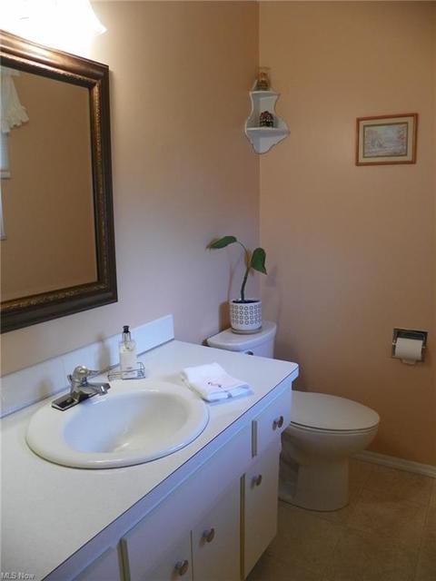5392 Regency Dr, Parma, OH 44129 photo 13