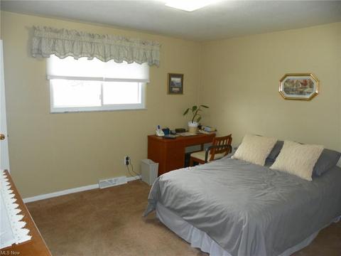 5392 Regency Dr, Parma, OH 44129 photo 12
