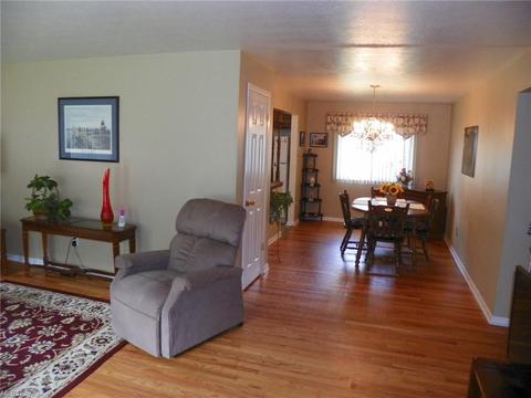 5392 Regency Dr, Parma, OH 44129 photo 4