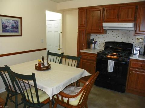 5392 Regency Dr, Parma, OH 44129 photo 5