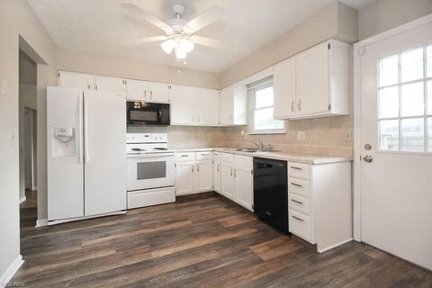 129 Potomac Dr, Elyria, OH 44035 photo 4