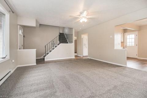 129 Potomac Dr, Elyria, OH 44035 photo 2
