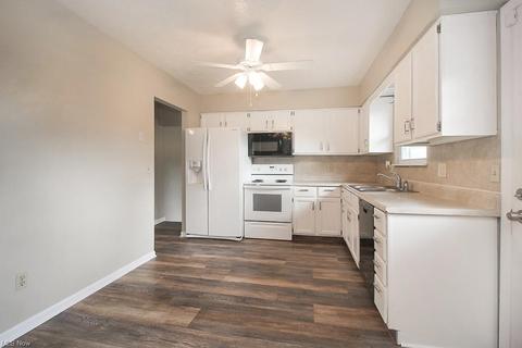 129 Potomac Dr, Elyria, OH 44035 photo 7