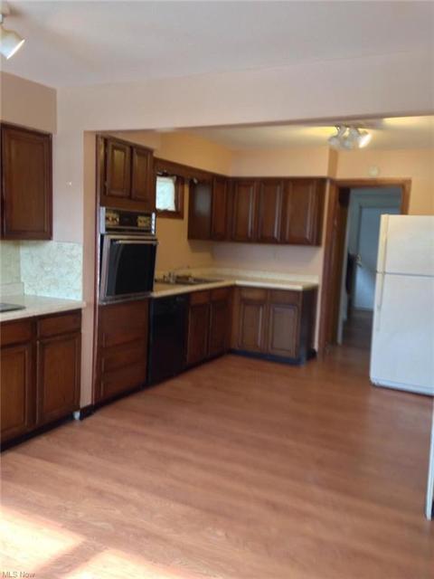 338 13th St, Elyria, OH 44035 photo 4