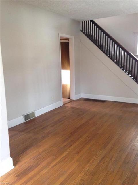 338 13th St, Elyria, OH 44035 photo 5