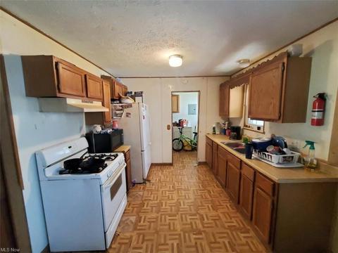 9888 Short Dr, Windham, OH 44288 photo 11