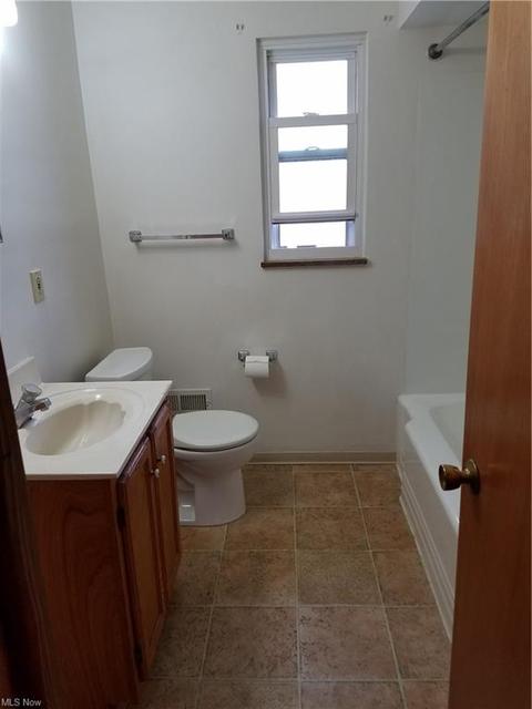 5985 Ridge Rd, Parma, OH 44129 photo 11