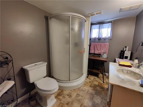 1060 Bruce Rd, Akron, OH 44306 photo 18