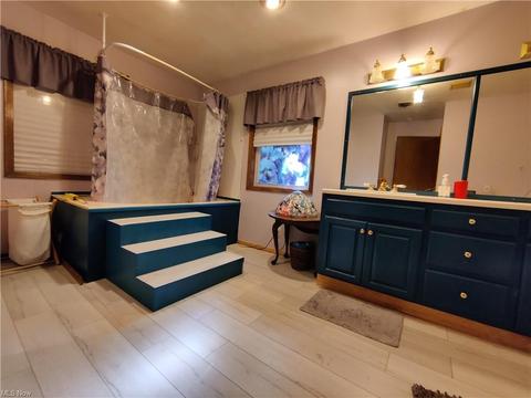 1060 Bruce Rd, Akron, OH 44306 photo 9