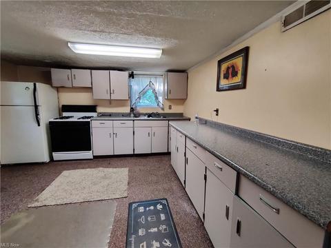 1060 Bruce Rd, Akron, OH 44306 photo 12