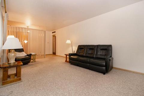 2447 Glengate Dr, Willoughby Hills, OH 44094 photo 5