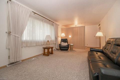 2447 Glengate Dr, Willoughby Hills, OH 44094 photo 4