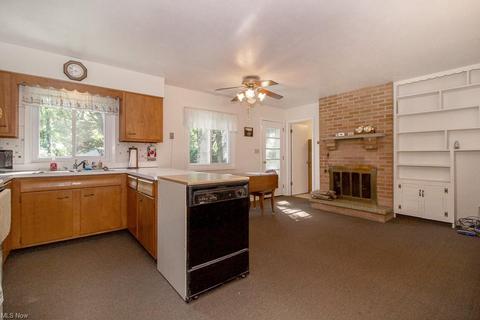2447 Glengate Dr, Willoughby Hills, OH 44094 photo 6