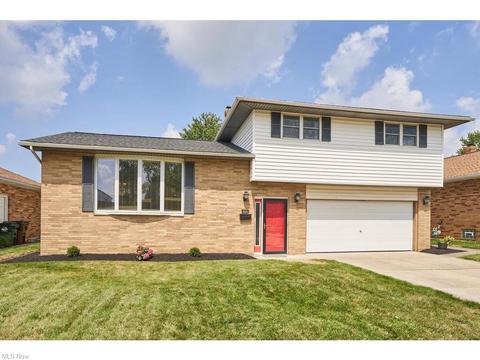 6708 Regency Dr, Parma, OH 44129 photo 2