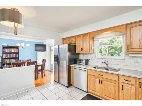 6708 Regency Dr, Parma, OH 44129 photo 10