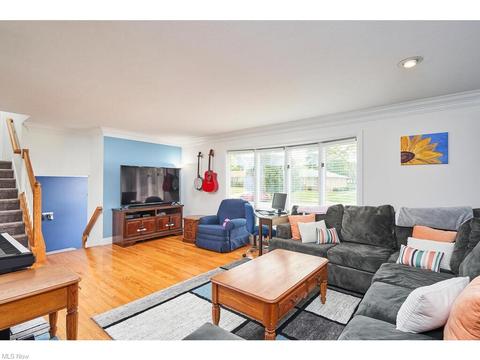 6708 Regency Dr, Parma, OH 44129 photo 11