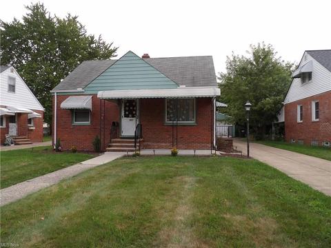 811 E 256th St, Euclid, OH 44132 photo 1