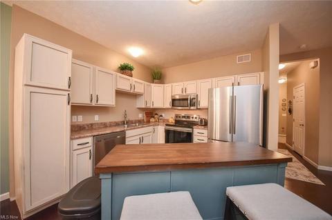 111 Pyrite Ct, Berea, OH 44017 photo 4
