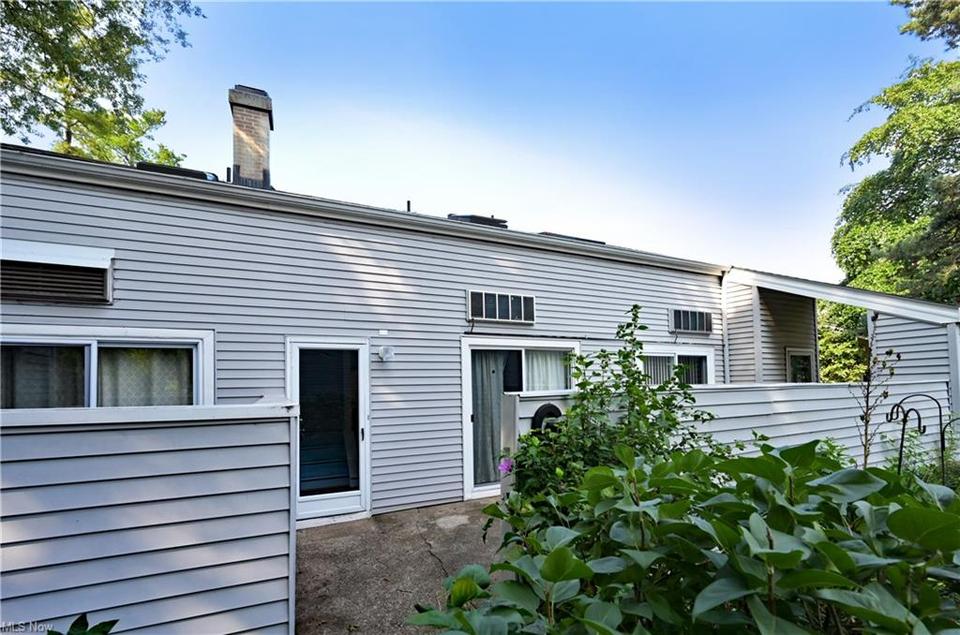 1611 Cedarwood Dr 16G, Westlake, OH 44145 30 Photos Movoto