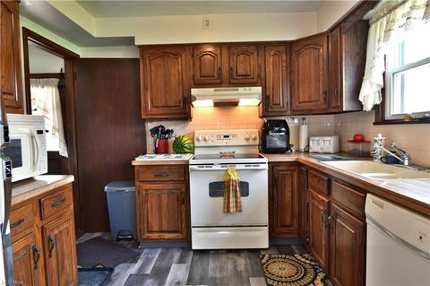 985 Garfield St, Struthers, OH 44471 photo 4