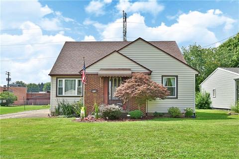985 Garfield St, Struthers, OH 44471 photo 1