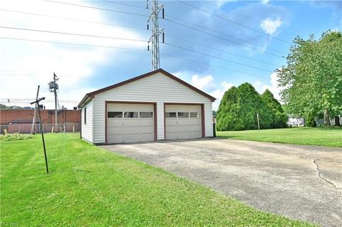985 Garfield St, Struthers, OH 44471 photo 2