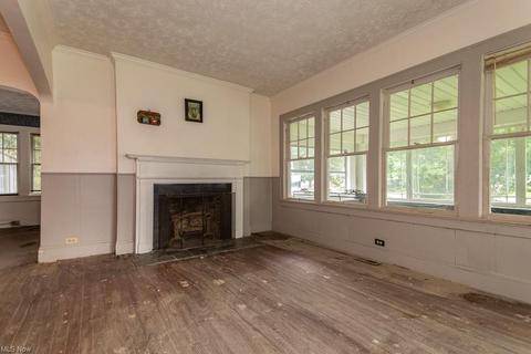 100 E 238th St, Euclid, OH 44123 photo 6