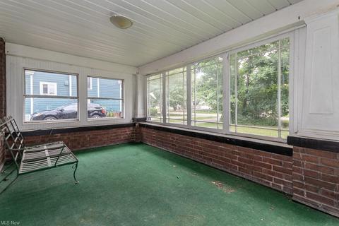 100 E 238th St, Euclid, OH 44123 photo 2