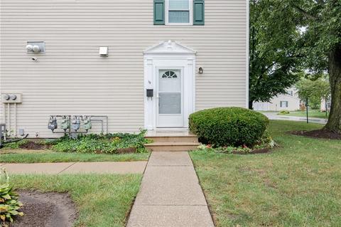 10 Valley Forge Ln, Elyria, OH 44035 photo 2