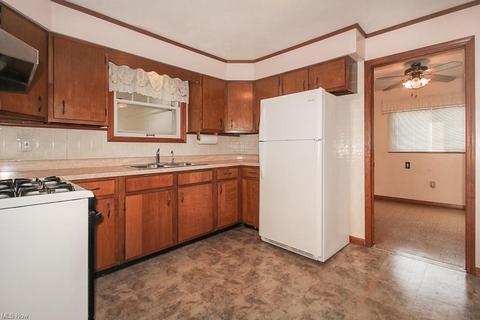 1716 E 34th St, Lorain, OH 44055 photo 7