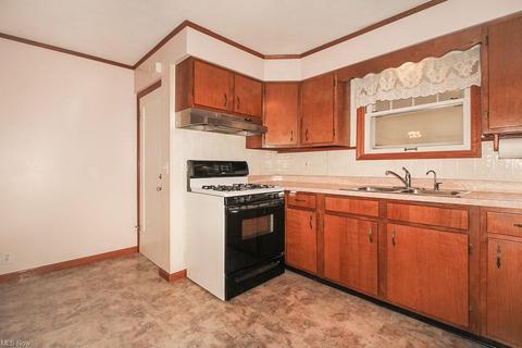1716 E 34th St, Lorain, OH 44055 photo 8