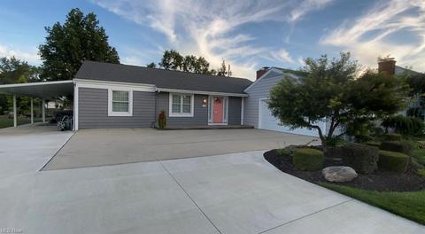136 Nottingham Dr, Elyria, OH 44035 photo 1