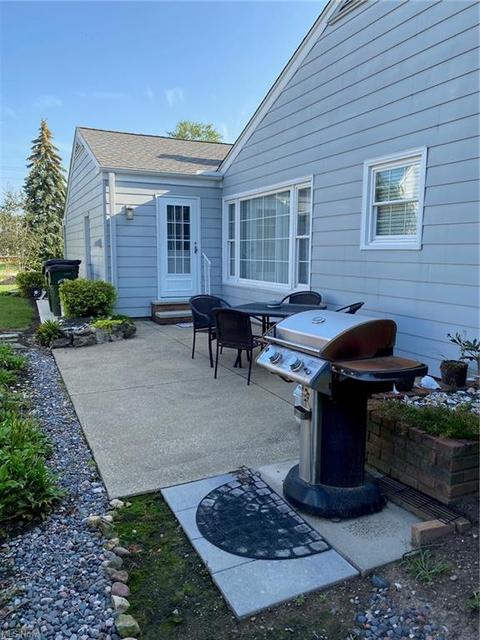 136 Nottingham Dr, Elyria, OH 44035 photo 6