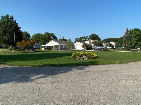 136 Nottingham Dr, Elyria, OH 44035 photo 4