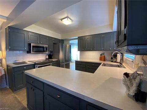 136 Nottingham Dr, Elyria, OH 44035 photo 10