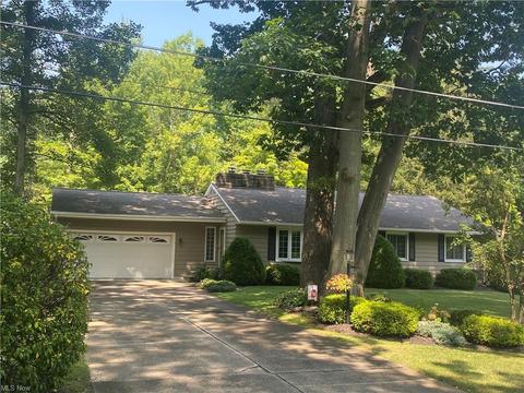 625 Talltrees Dr, Ashtabula, OH 44004 photo 2