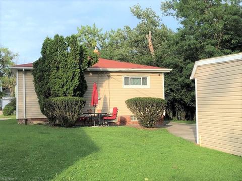 5340 Cato St, Maple Heights, OH 44137 photo 2