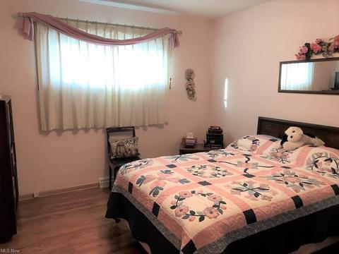 5340 Cato St, Maple Heights, OH 44137 photo 9
