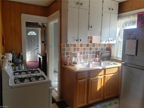 635 W 36th St, Ashtabula, OH 44004 photo 5