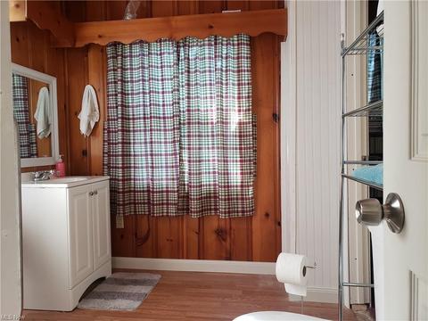635 W 36th St, Ashtabula, OH 44004 photo 8