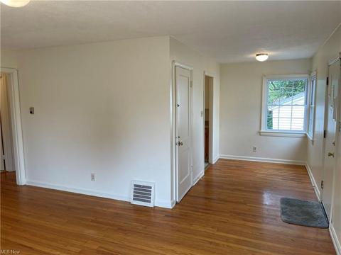 637 E Wilbeth Rd, Akron, OH 44306 photo 5