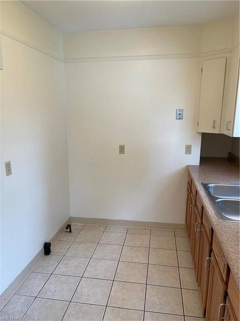 637 E Wilbeth Rd, Akron, OH 44306 photo 9