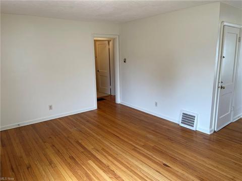 637 E Wilbeth Rd, Akron, OH 44306 photo 4