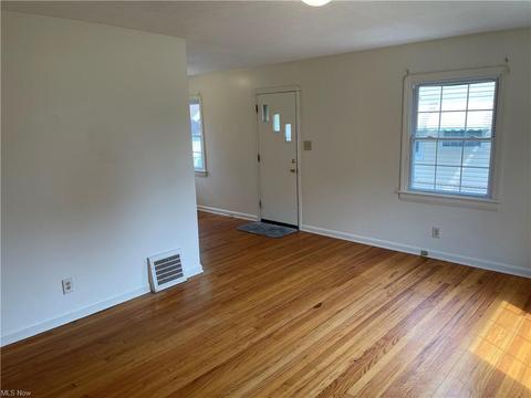 637 E Wilbeth Rd, Akron, OH 44306 photo 3