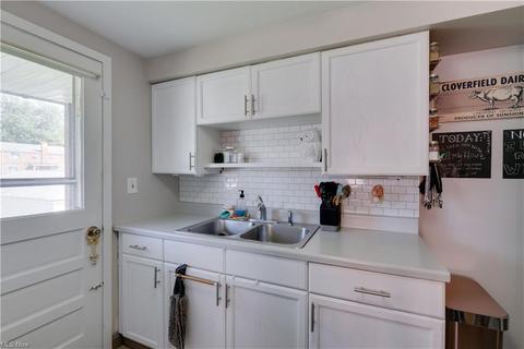 520 Poplar Ave NW, Canton, OH 44708 photo 9